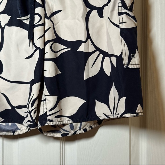 Hawaiian shorts performance Trunks Swim Hibiscus Black Board Beach - Picture 3 of 7